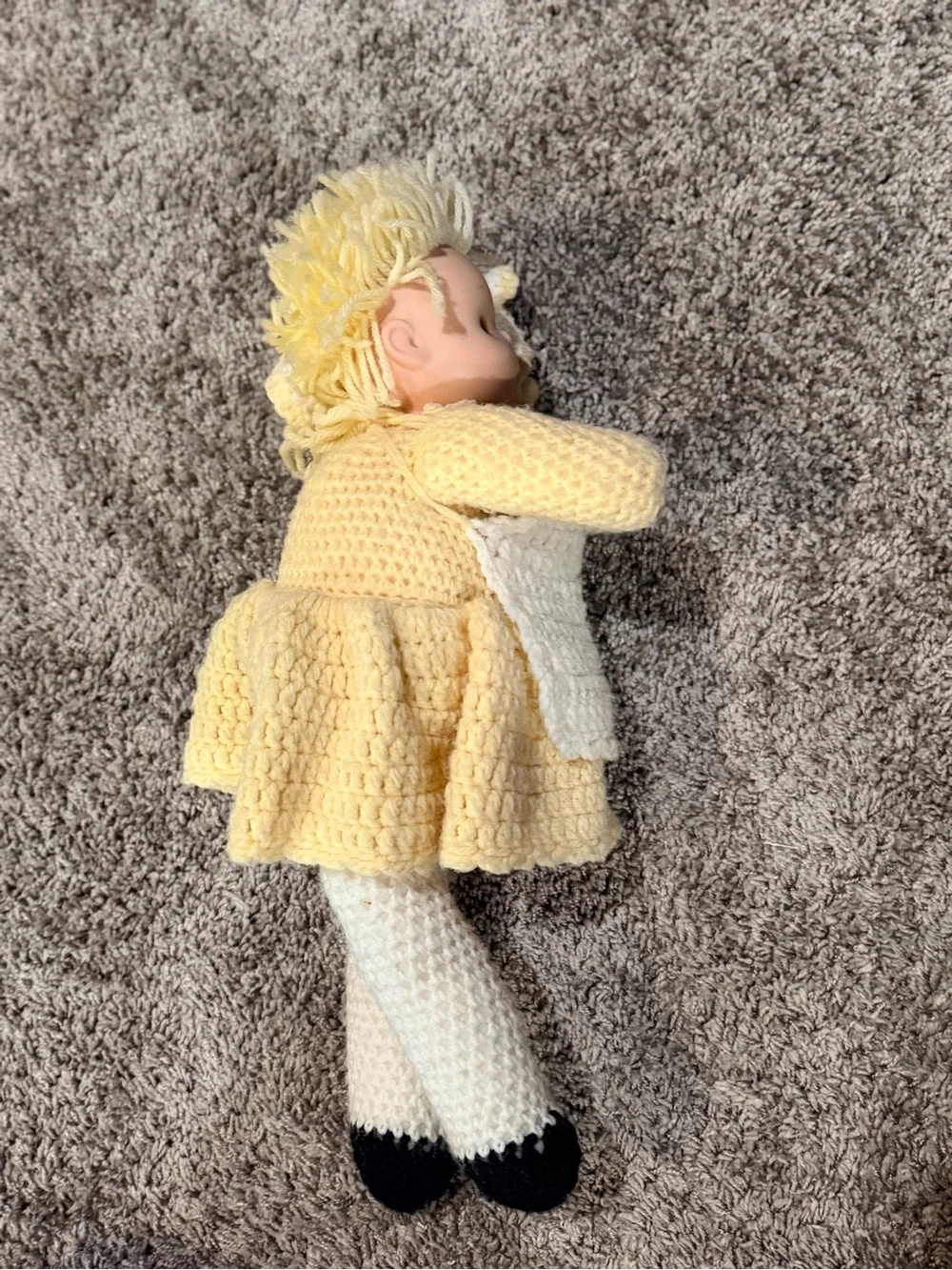 VTG 70s Handmade Crochet Doll Yellow Dress White Bib Floppy Hat &  Freckles 17”